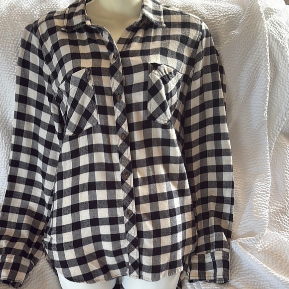 Abercrombie & Fitch Tops - Abercrombie Black and White Plaid Button-Up Shirt